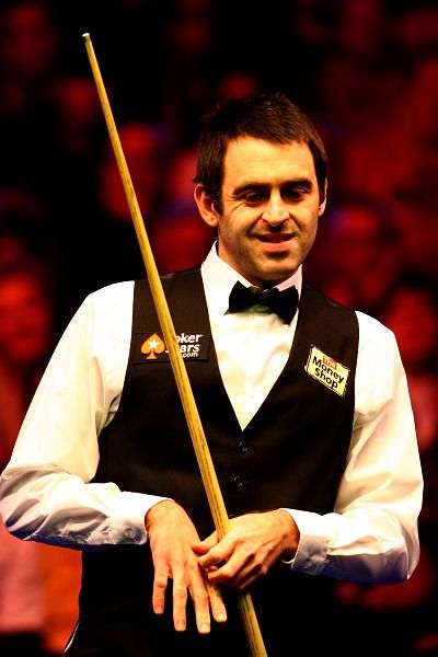 但他凭借自 但他凭借自